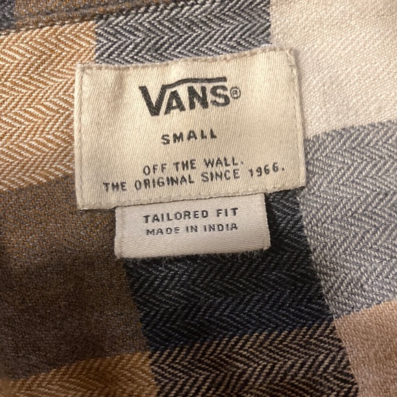 Men’s Flannel Tailored Fit Button Down Shirt - Picture 3 of 5